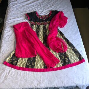 Haute Curry Kurta Indian Dress with Trousers & Dupatta, Size Small